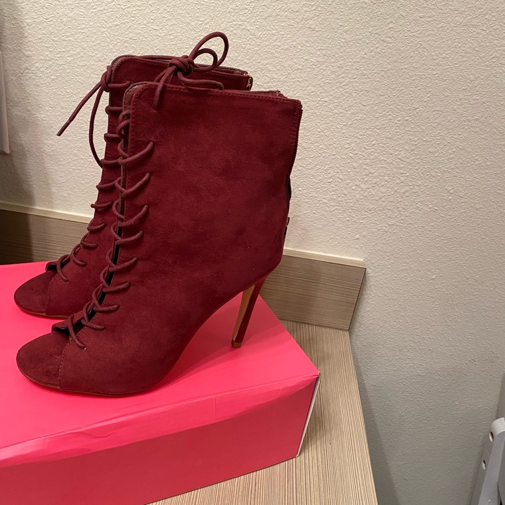 Red booties - Picture 3 of 4